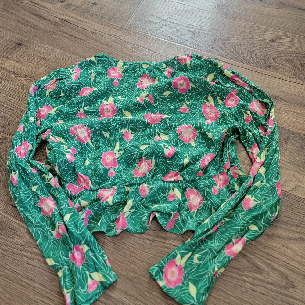 Sunday Best Cropped Tie Front Blouse Size Small - Picture 6 of 6